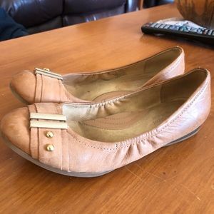 Naturalizer flats